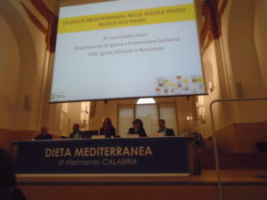 in der Mitte Dr. Lorella Vicari